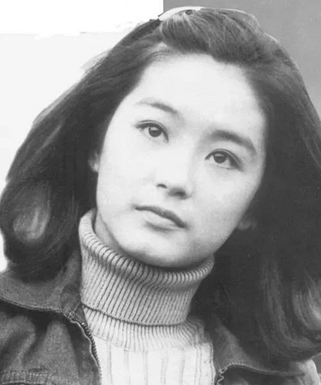 多少人曾爱慕你年轻时的容颜是什么意思