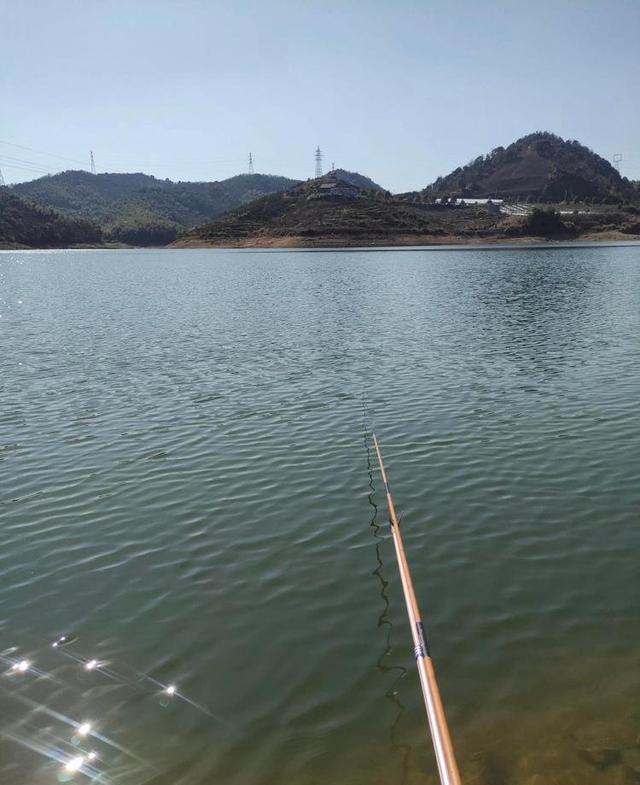 冬天在水库钓鱼一般钓多深