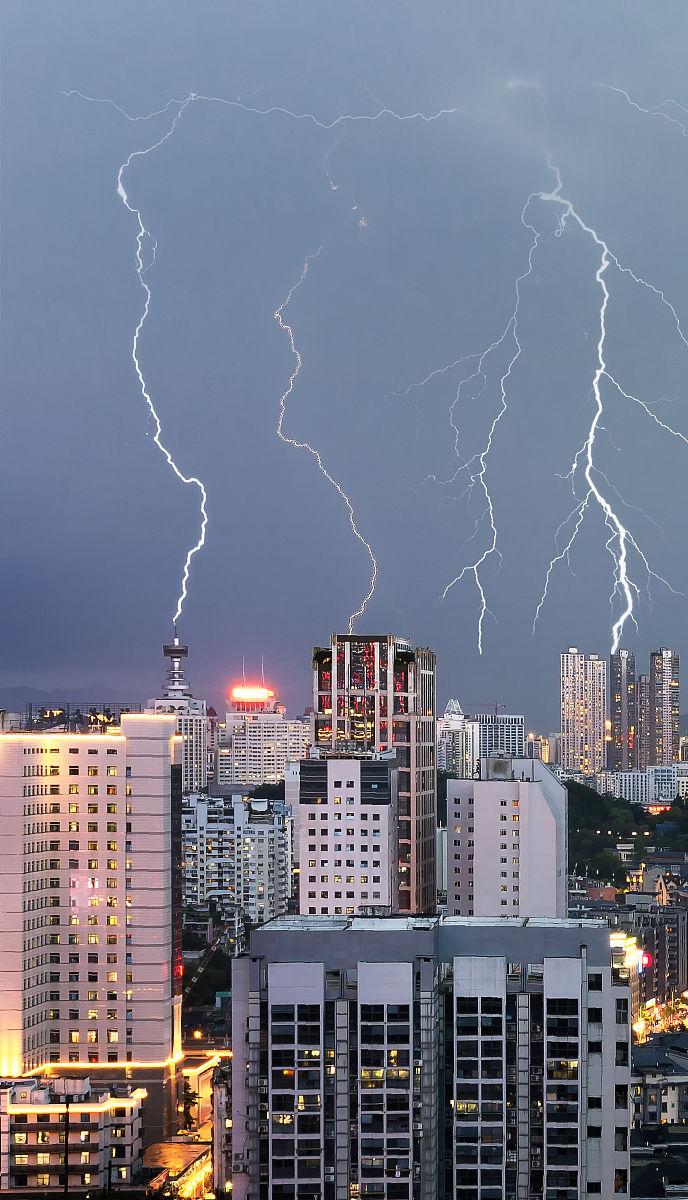 打雷的时候可以玩手机吗