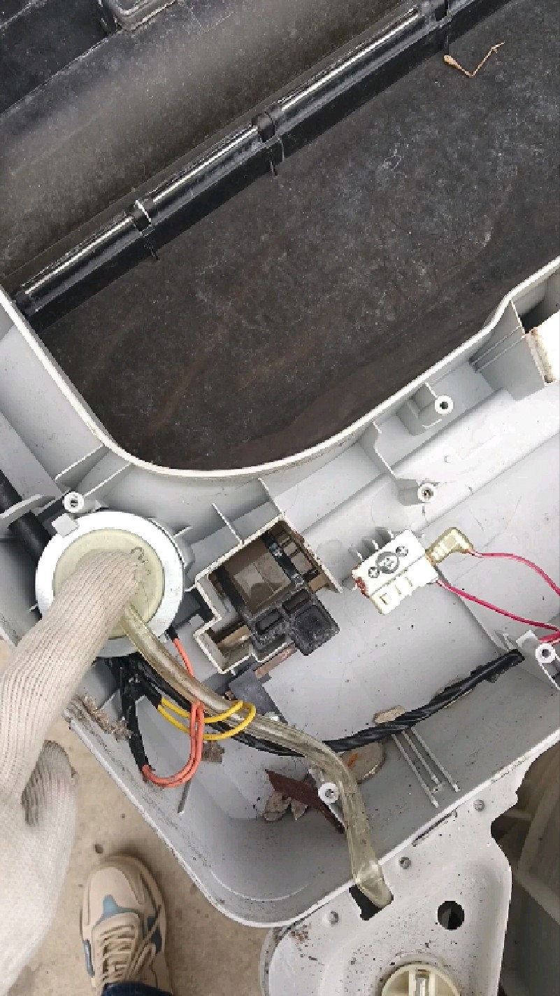 全自动洗衣机洗完后不排水