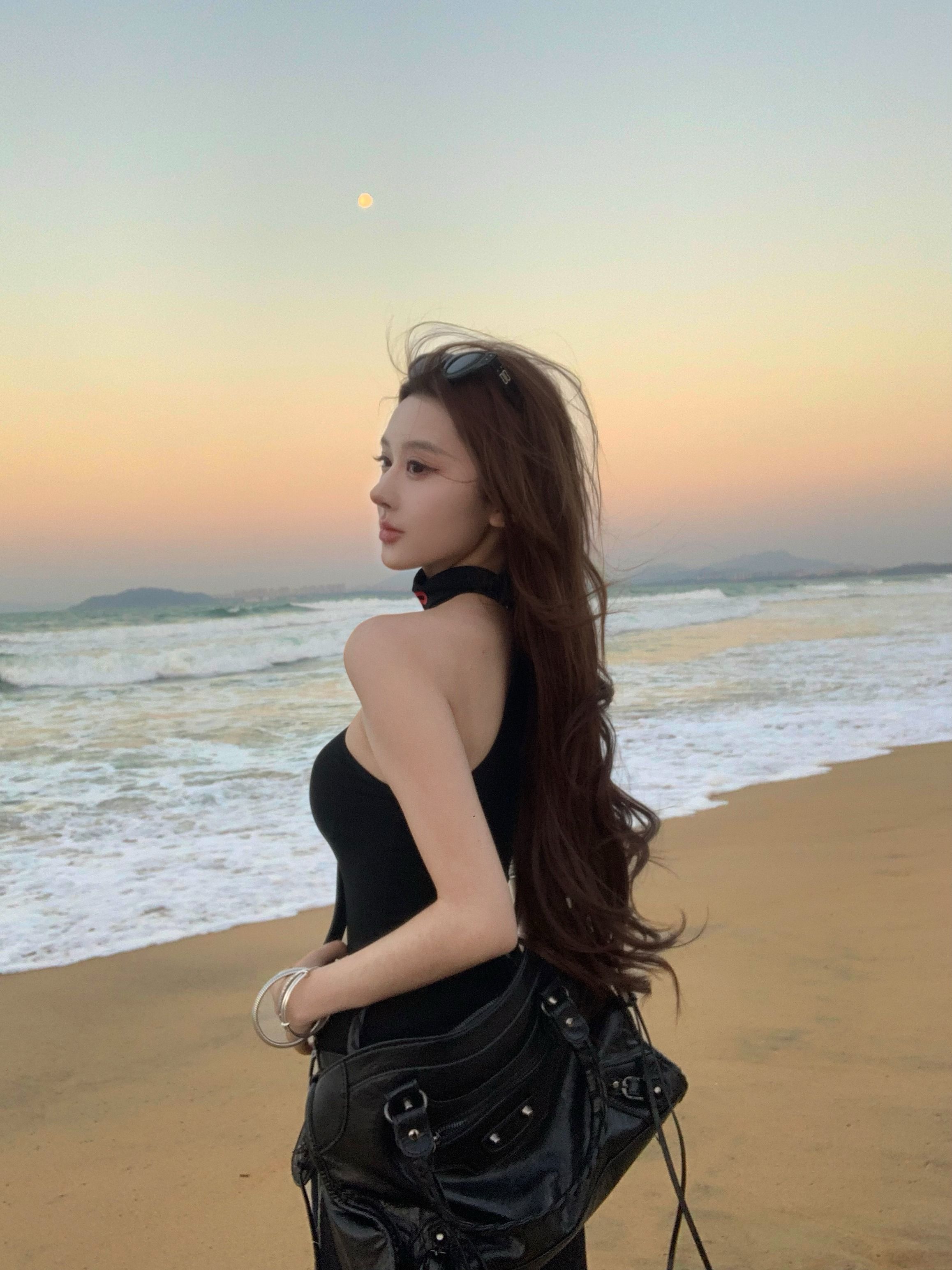 夏天到了,女生有哪些好看的吊带背心推荐？