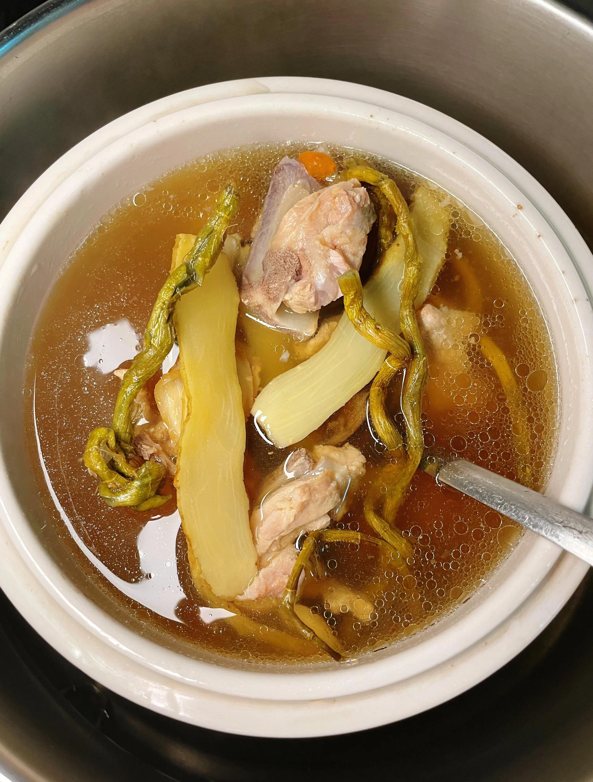 石斛炖瘦肉汤有什么功效