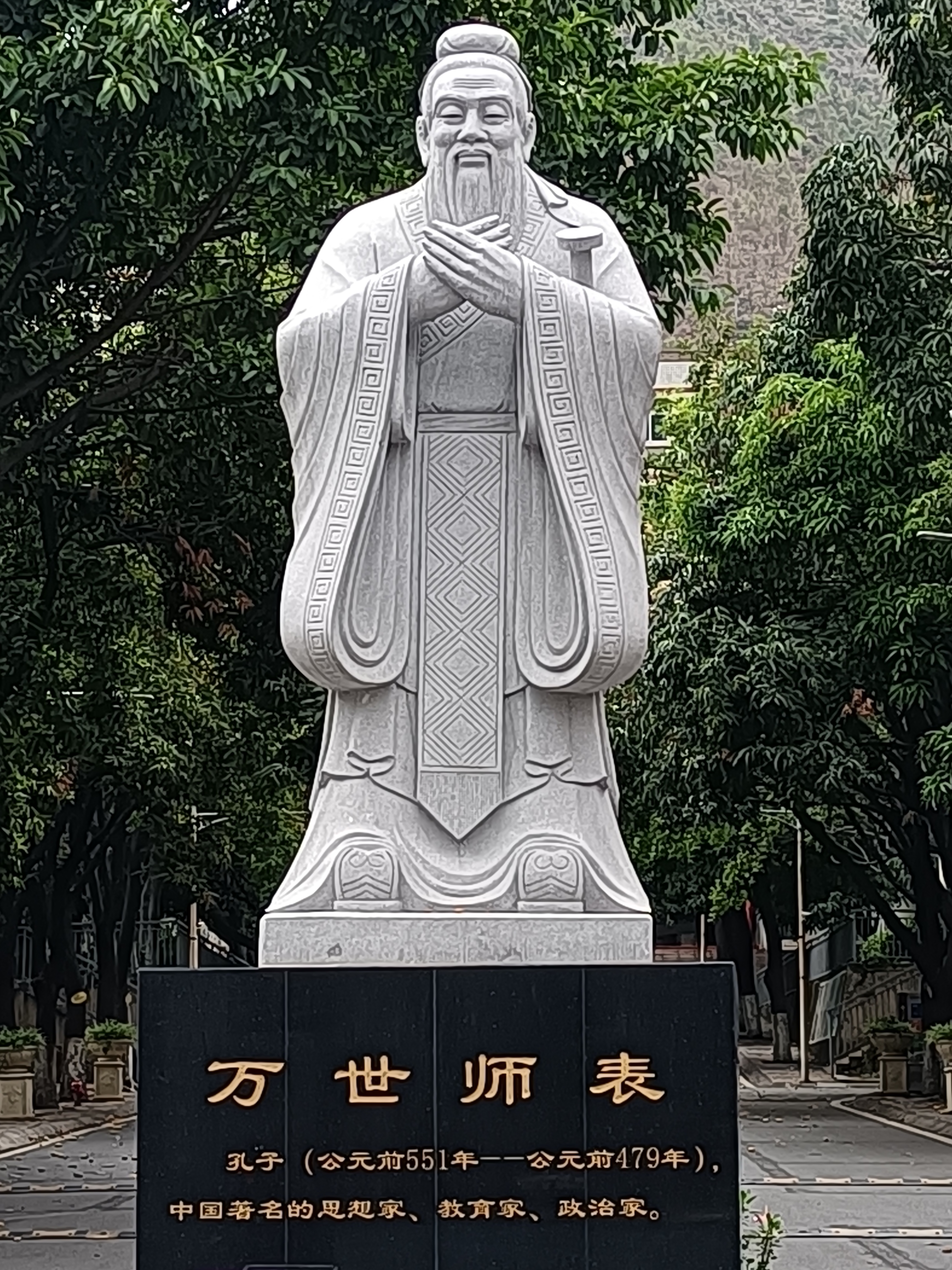 仰之弥高钻之弥坚是什么意思