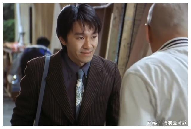 周星驰在电影里的笑为何不是假笑就是苦笑？