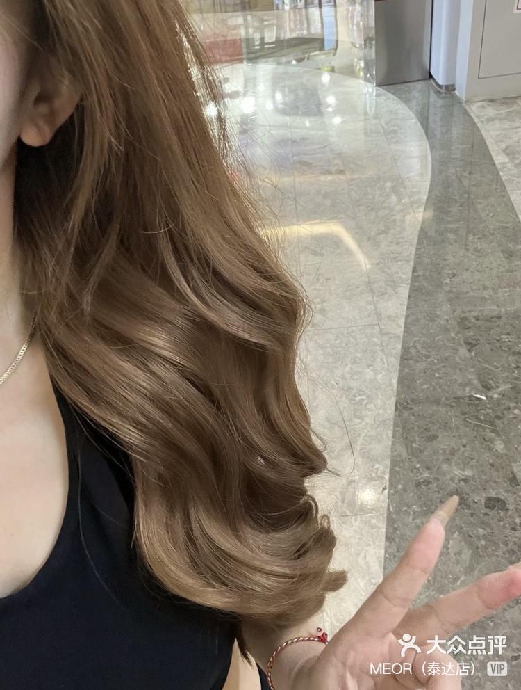 褐棕色头发是什么颜色