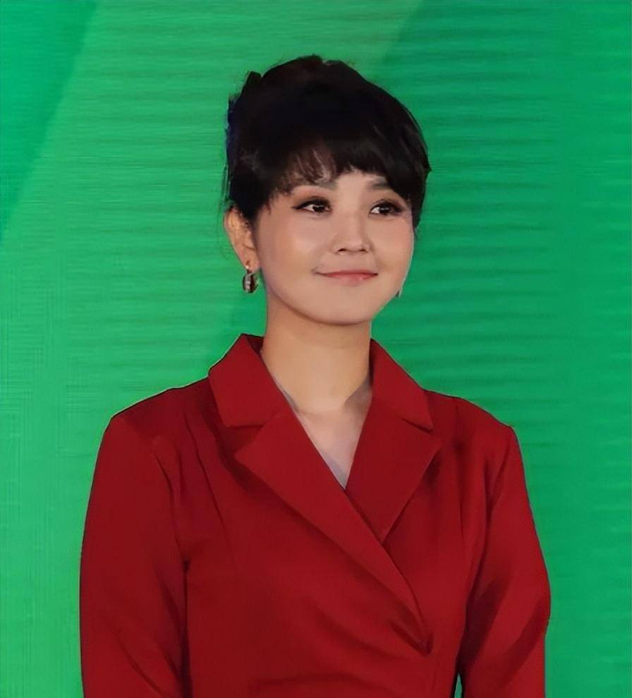 中央电视台主持人方琼简历
