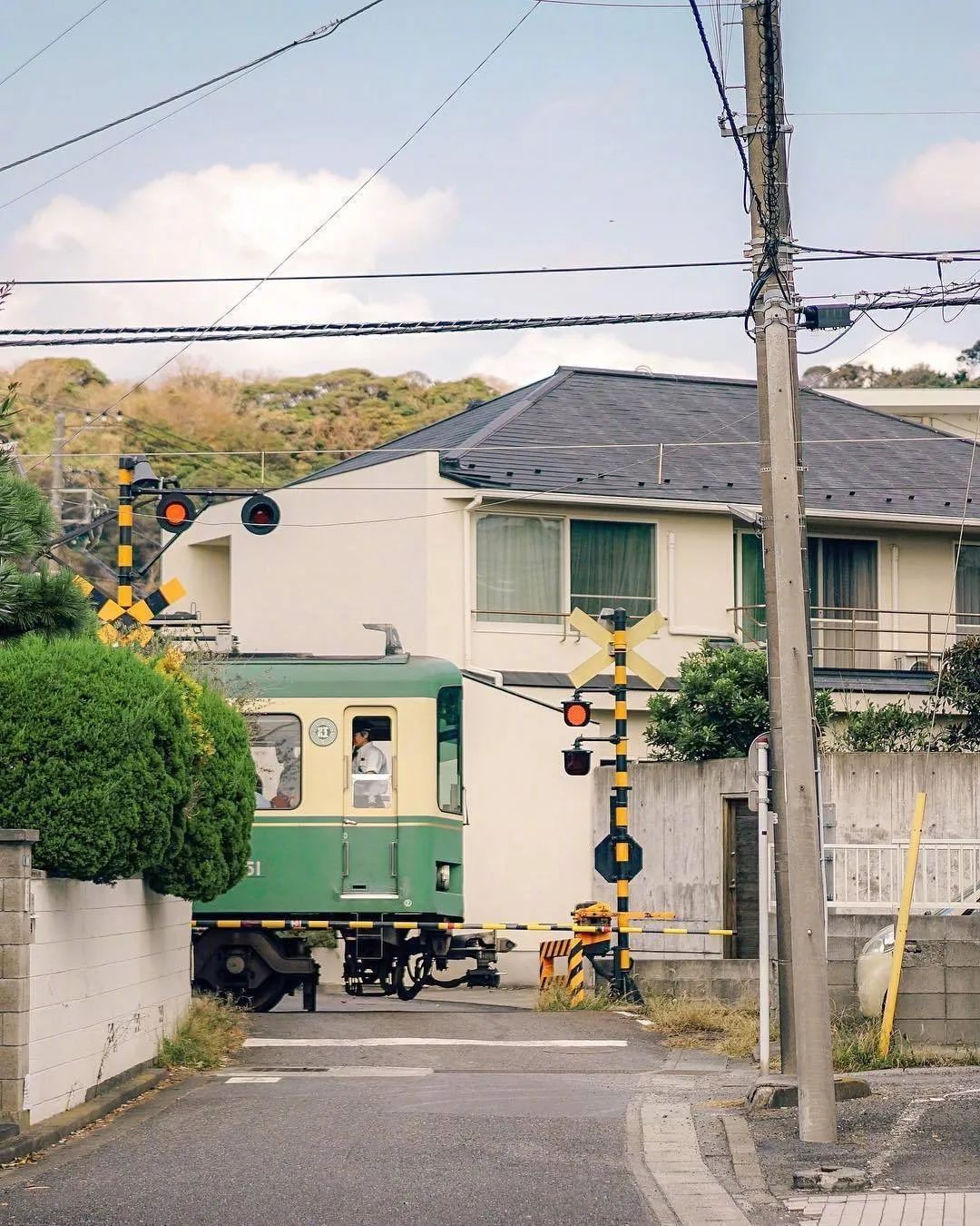 放开手别有太多的挽留是什么歌