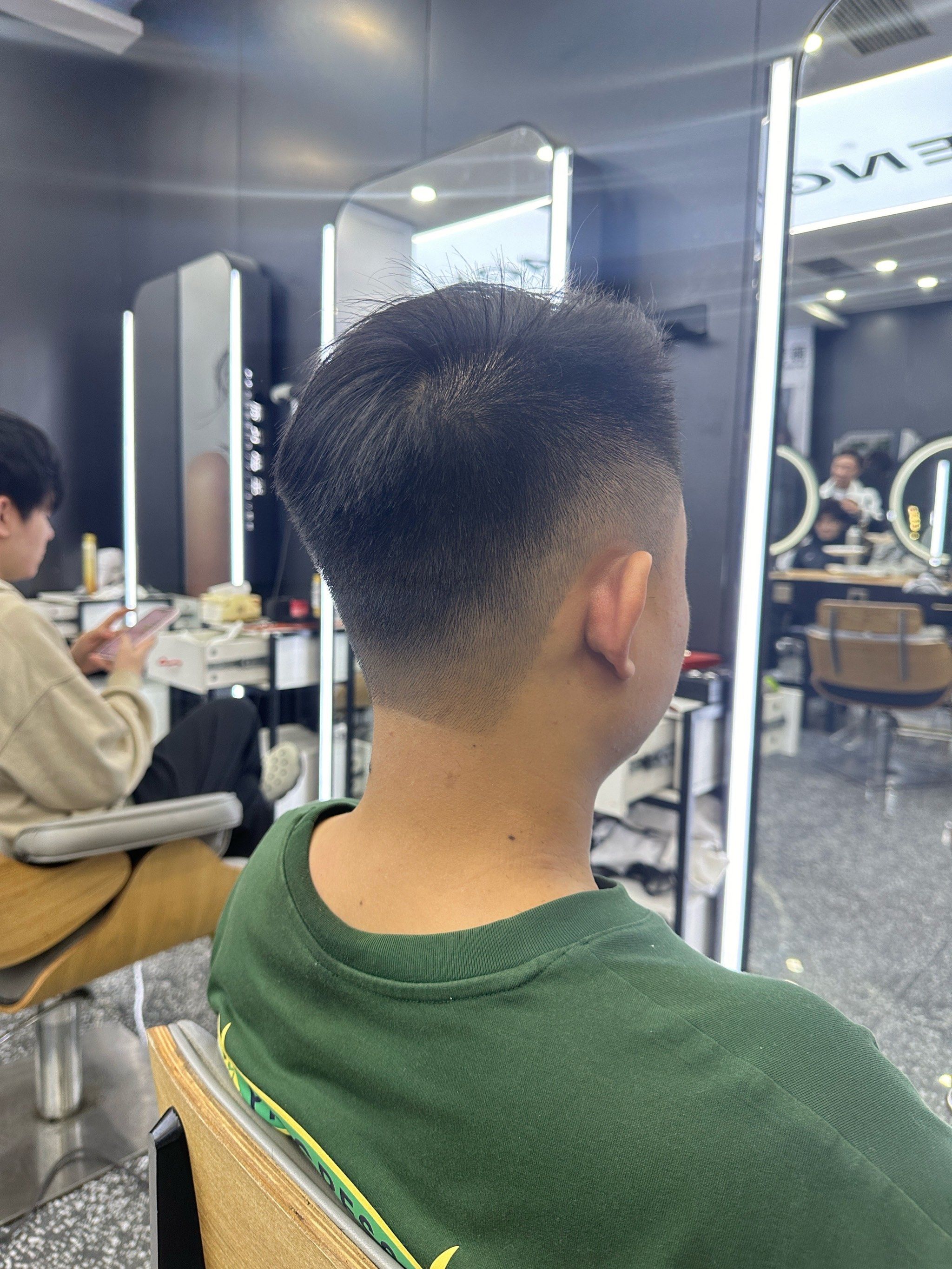 剪头发手术中的意思是什么