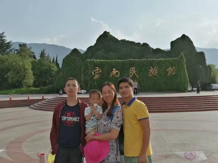 手机上少数民族姓名中间的点怎么打