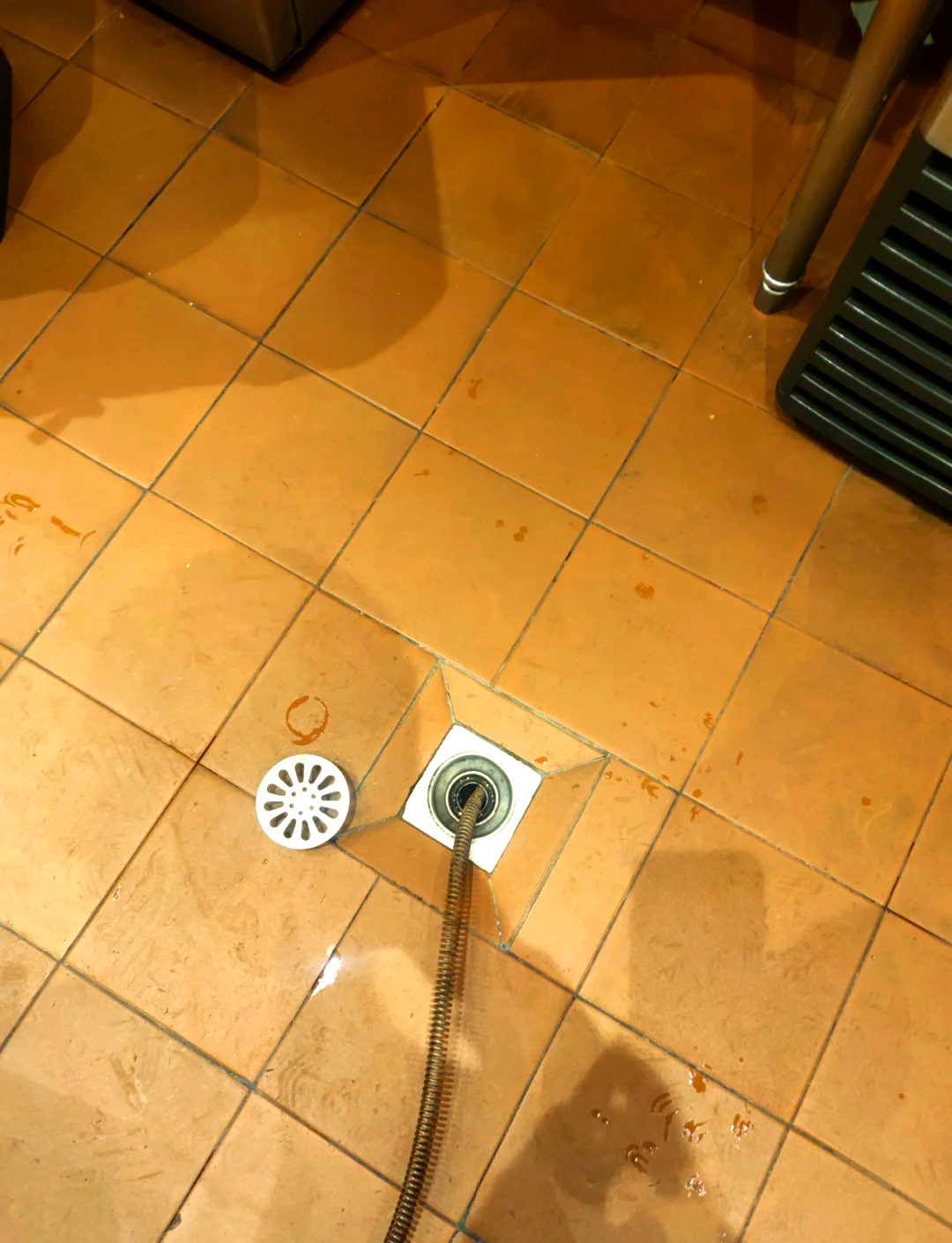 卫生间下水道堵了怎么办