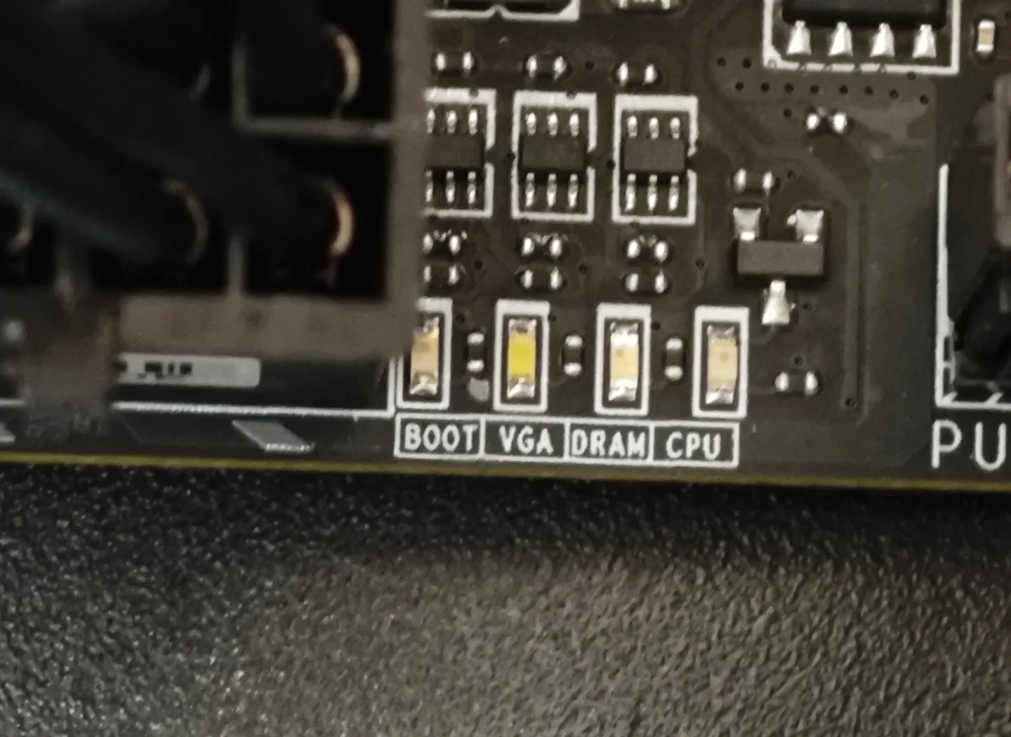 台式电脑键盘灯不亮也没反应怎么办