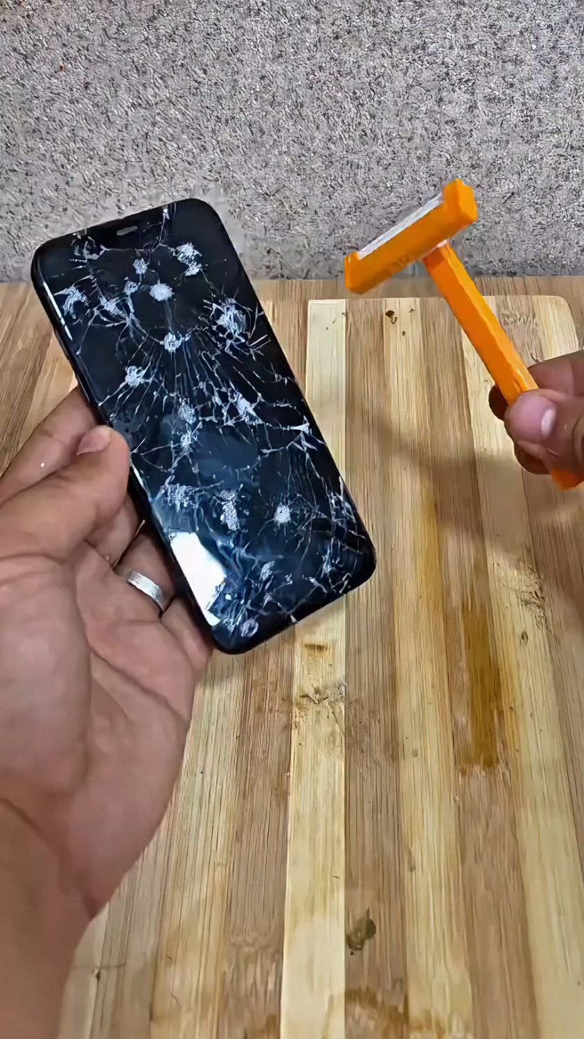 手机屏幕碎了该怎么办修复简单