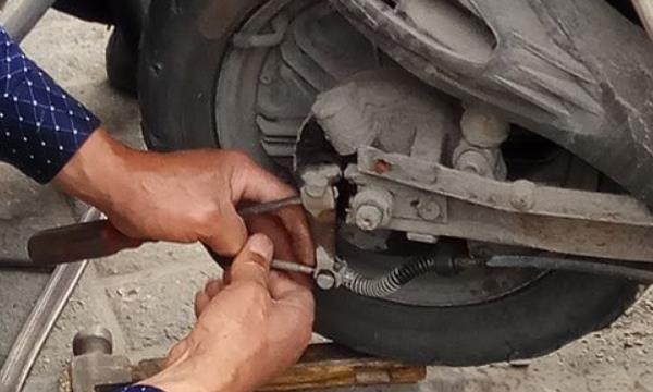 电动车刹车抱死可以这样做