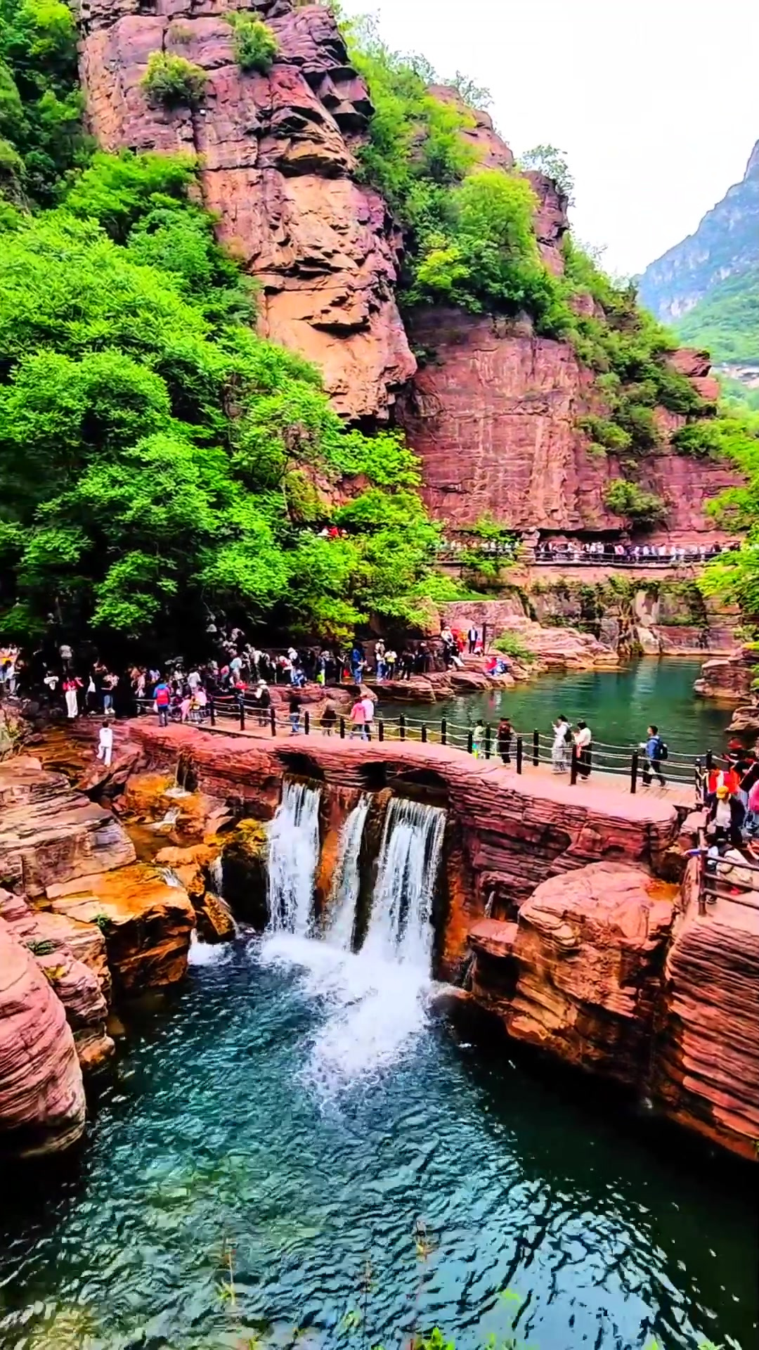 想去有山有水的地方旅游