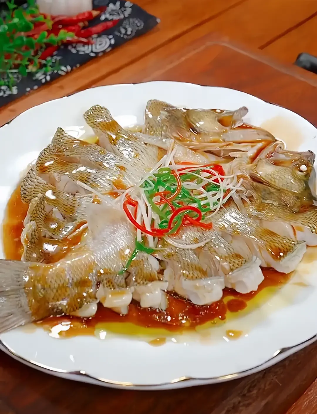 清蒸鲈鱼的方法鲈鱼清蒸怎么做好吃