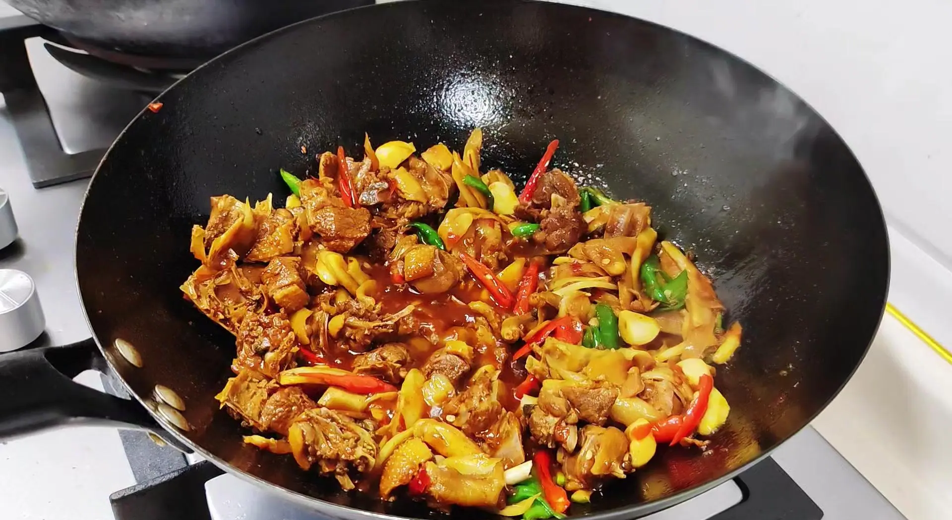 重庆仔姜爆鸭子的烹饪方法