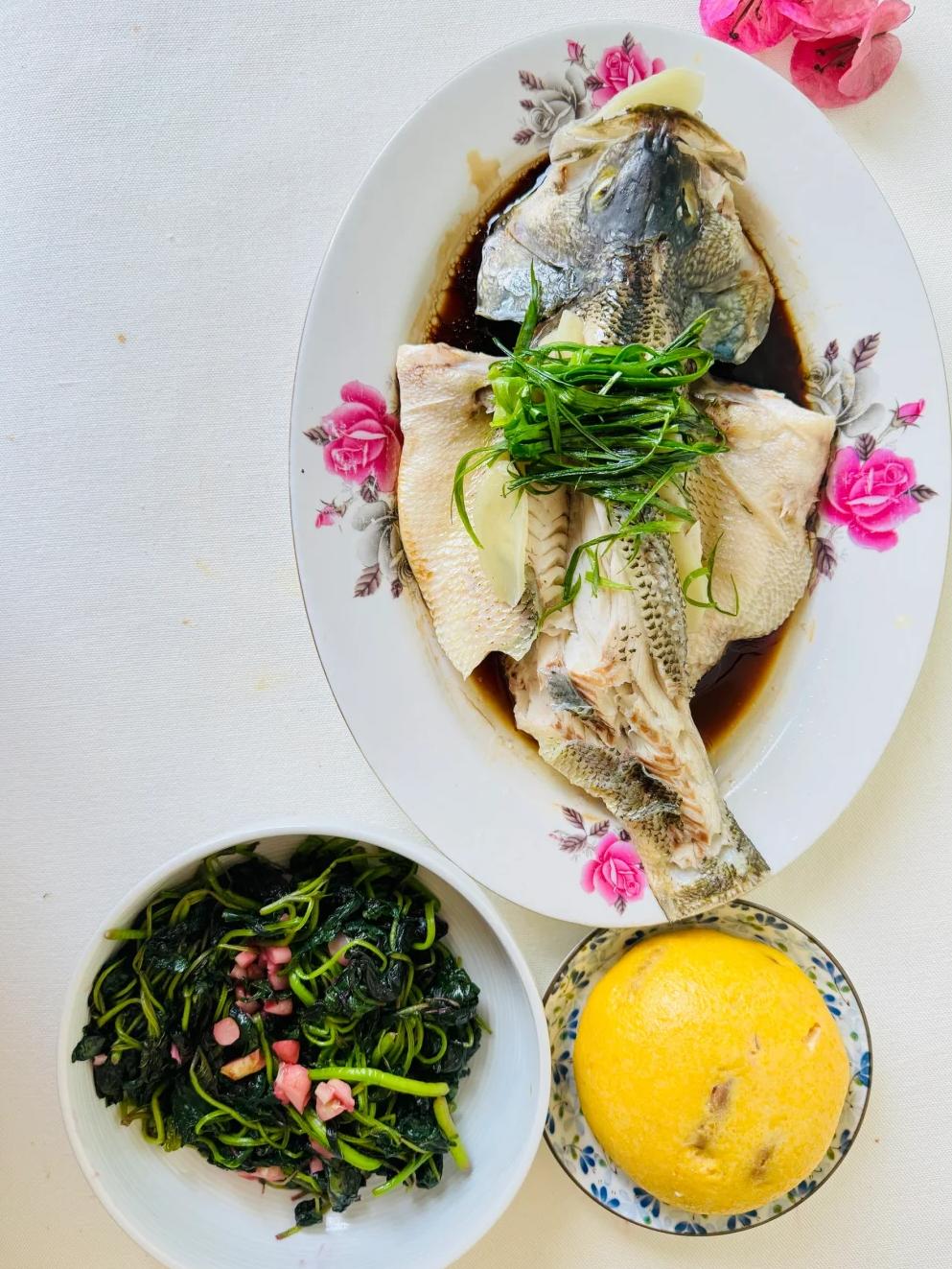 清炖鲈鱼的做法和步骤窍门