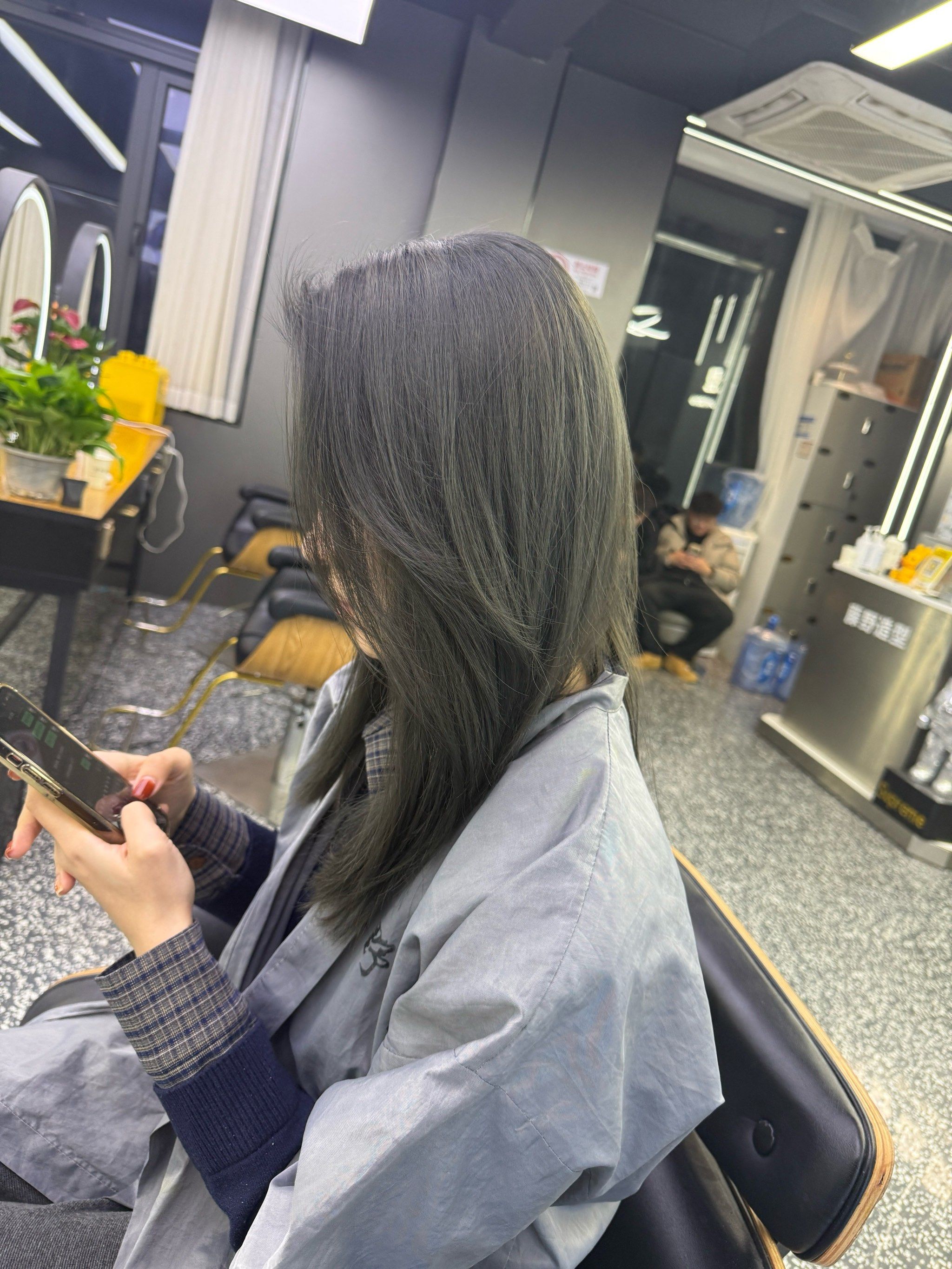 比较黑的肤色适合什么颜色头发