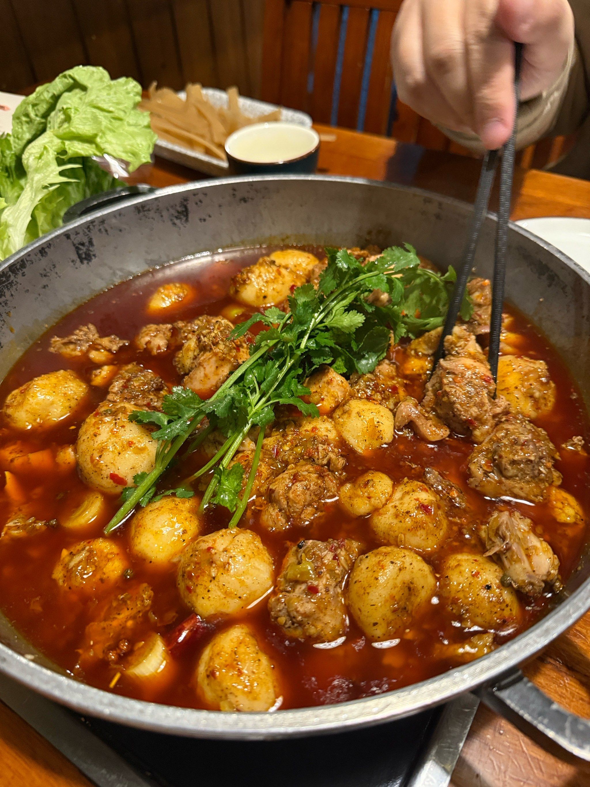 芋头炖鸡肉怎么做,香辣芋儿鸡简单做法