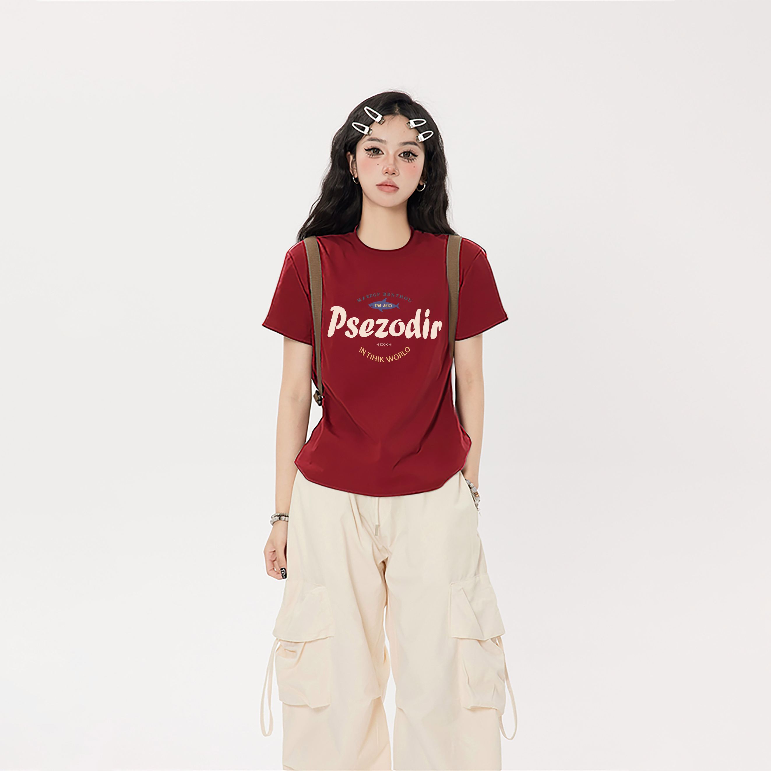 红色上衣配什么颜色的裤子