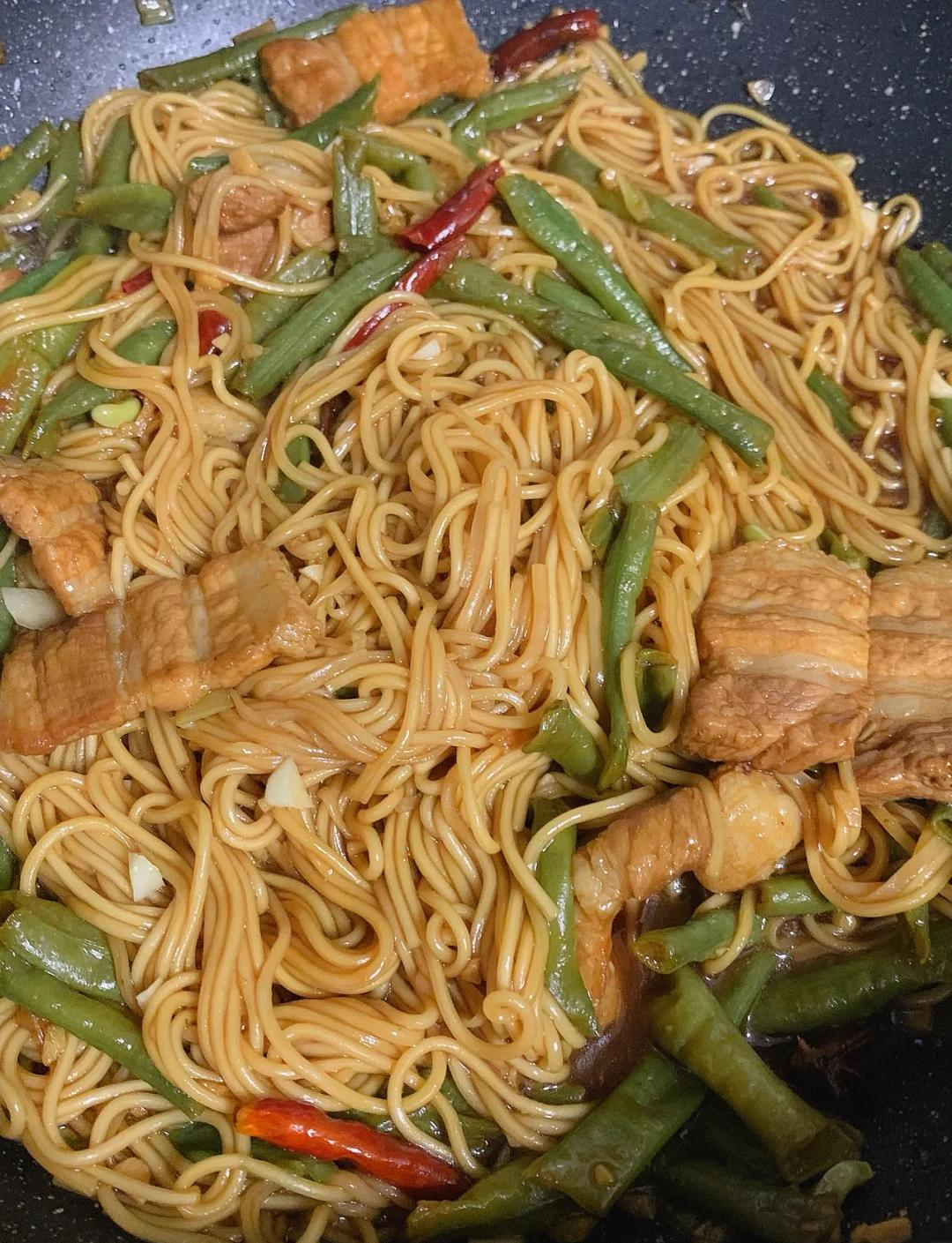 教你好吃的豆角焖面条的做法