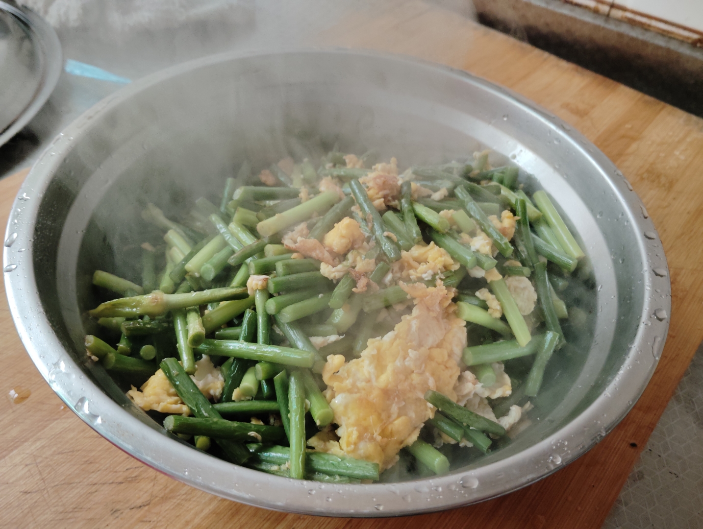 炒蒜苔需要用水焯一下吗