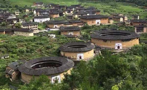 我国各具特色的民居有哪些?(至少写三种)