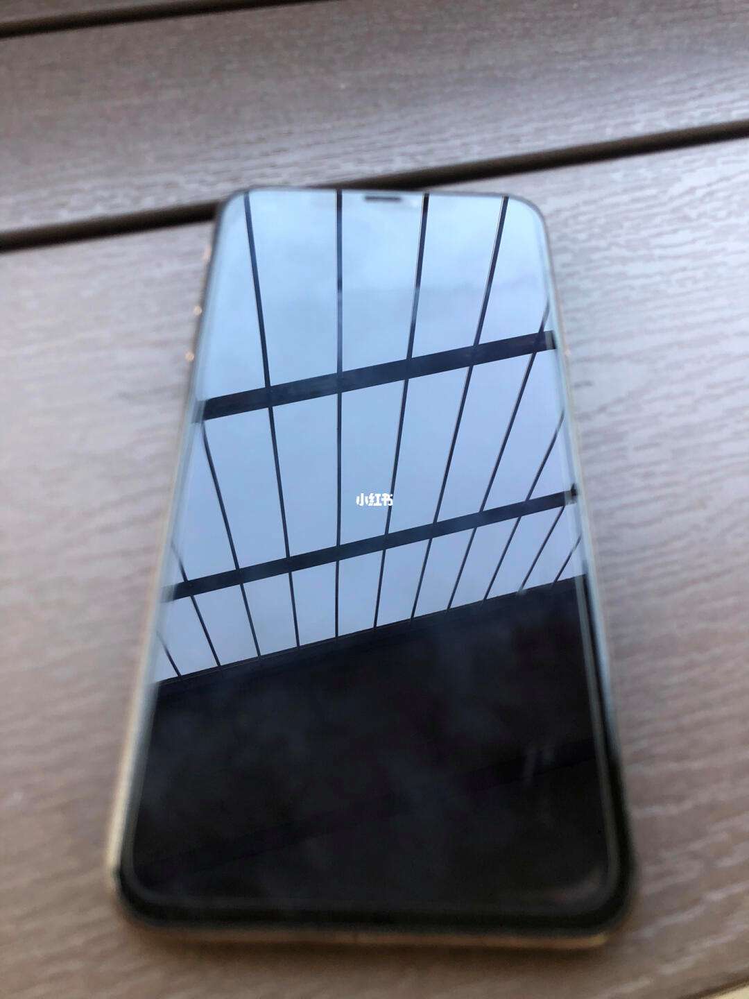 苹果x黑屏有声音不亮屏是什么问题