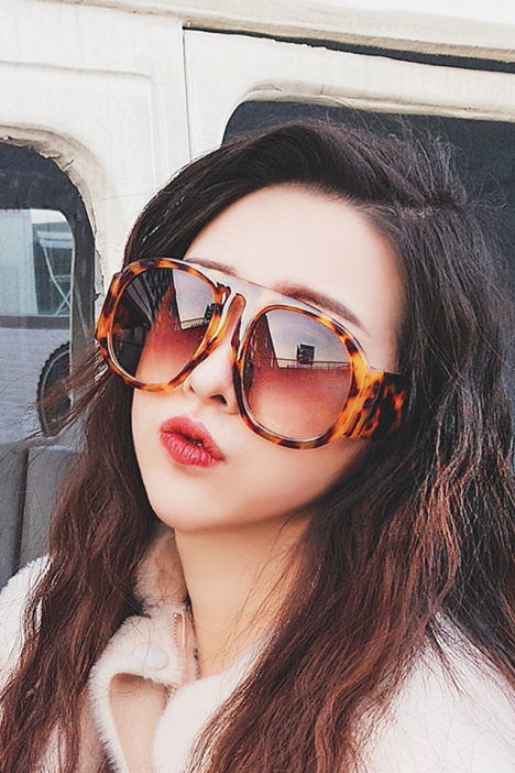 蛤蟆镜适合什么样的女生