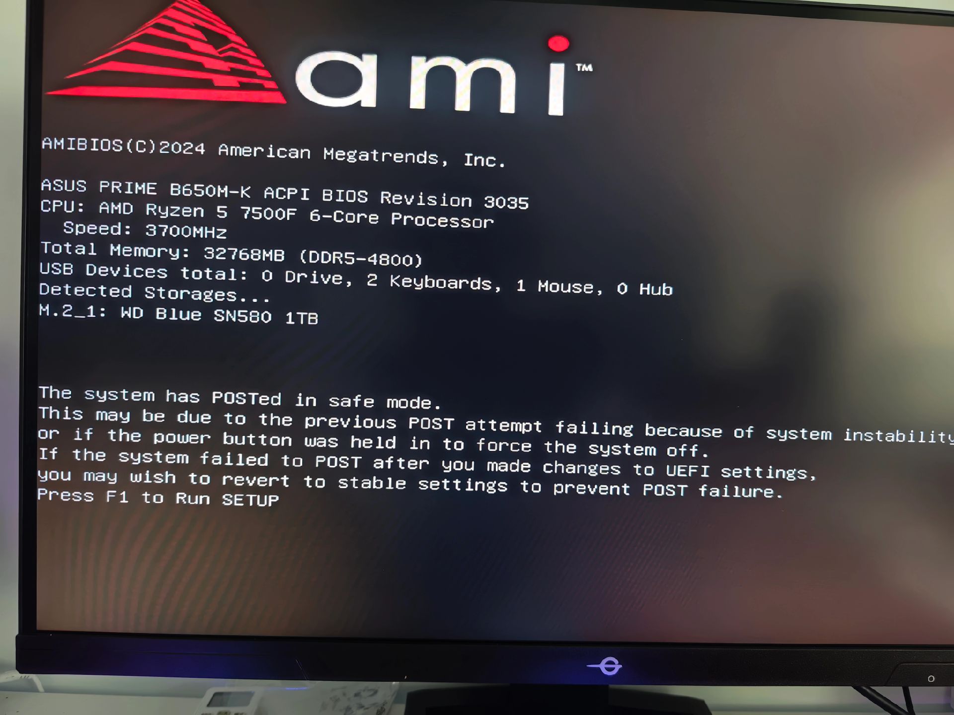 电脑主机灯亮一下就灭然后自己就亮了怎么回事