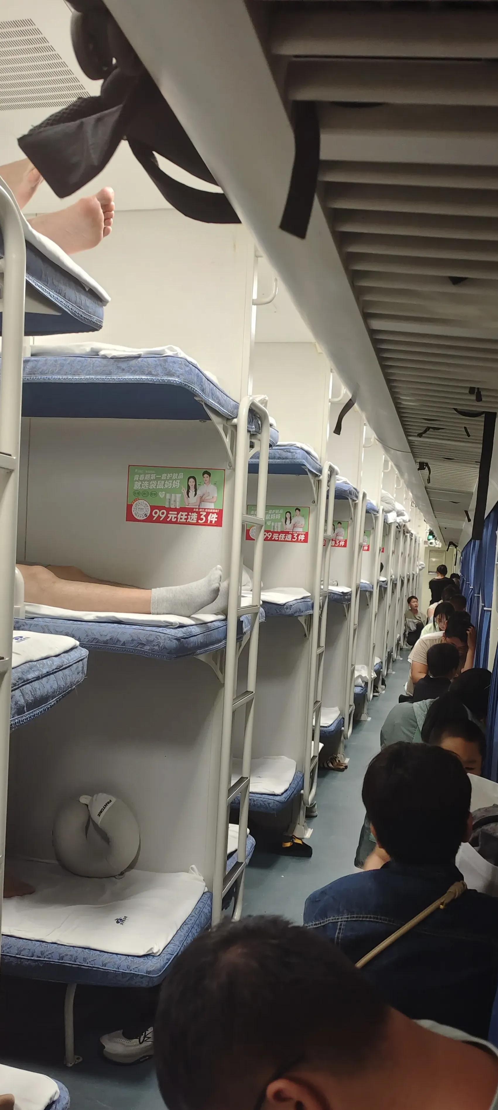 火车卧铺有充电的地方吗