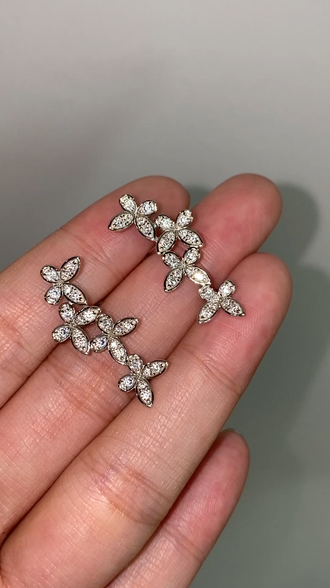 蝴蝶扣耳钉怎么取下来