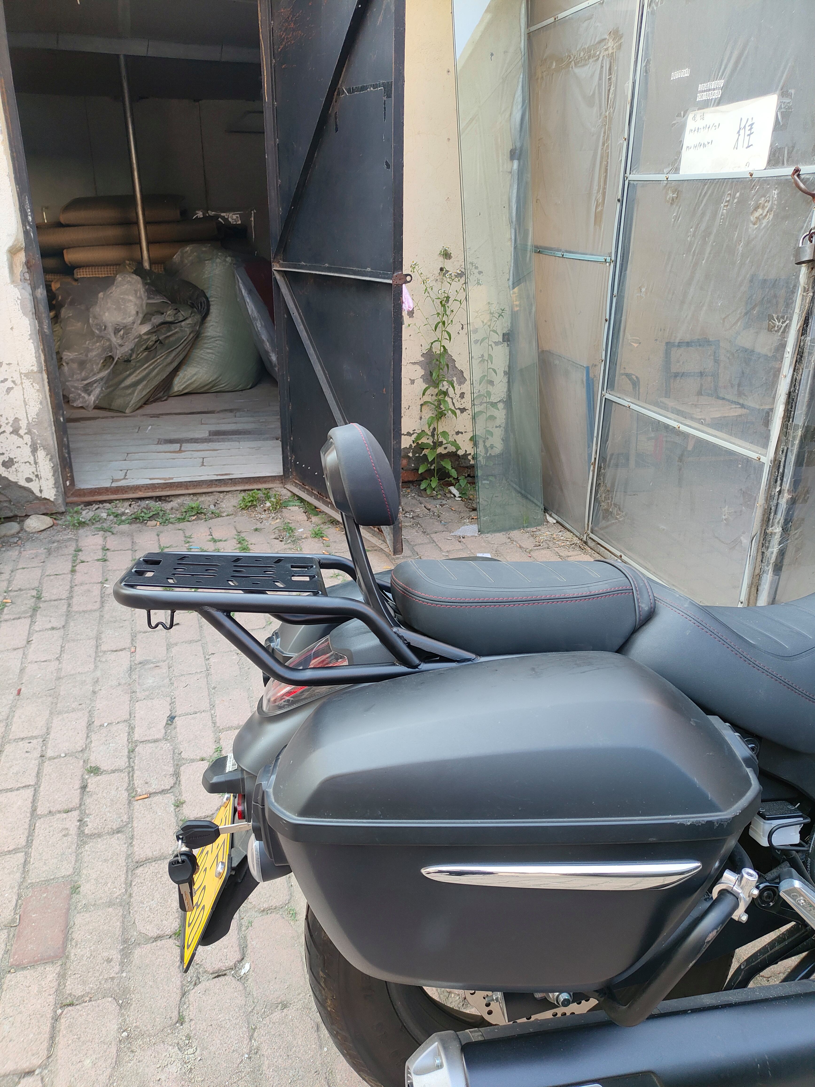 摩托车后尾箱如何拆卸