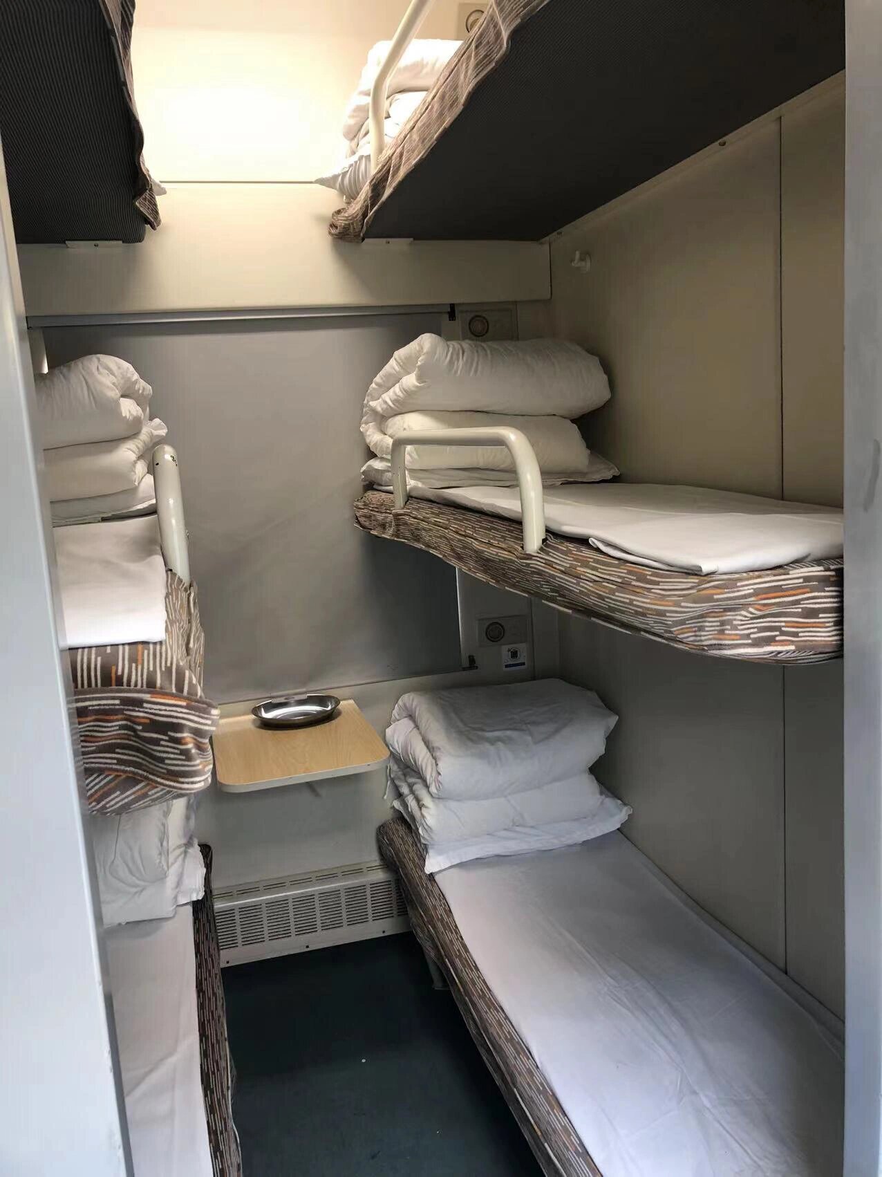 火车硬卧十个小时会不会难受