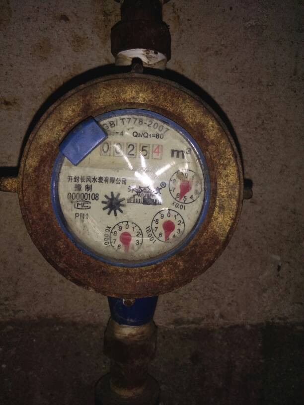 三口人一个月用20吨水正常吗