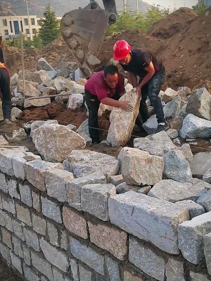 砌墙的石头歇后语下一句是什么