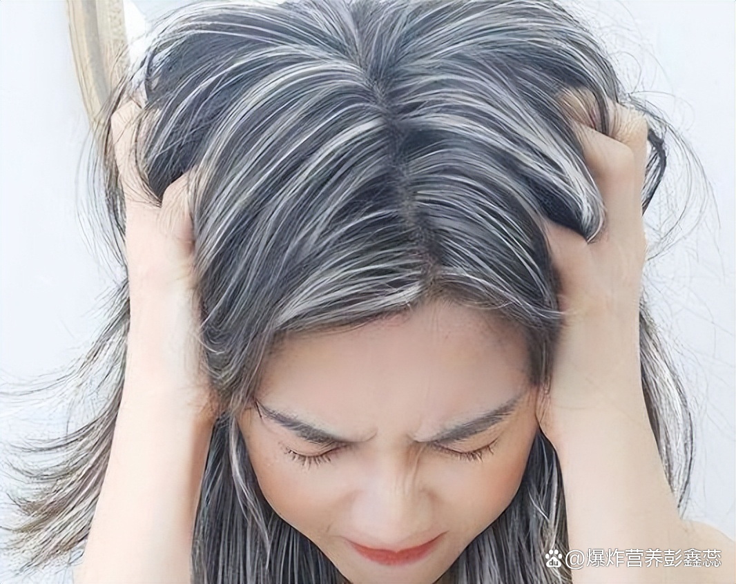 女人梦见自己头发白了