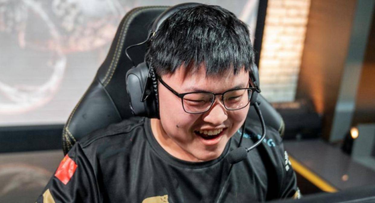 uzi在哪个平台直播?