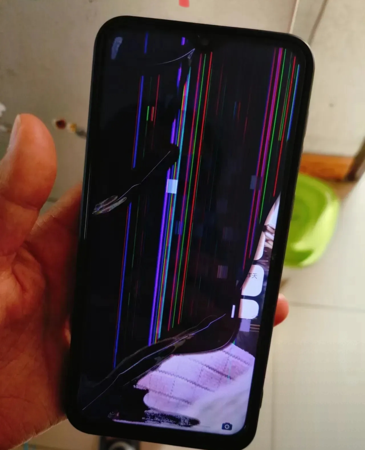 oppo手机摔黑屏了但有声音