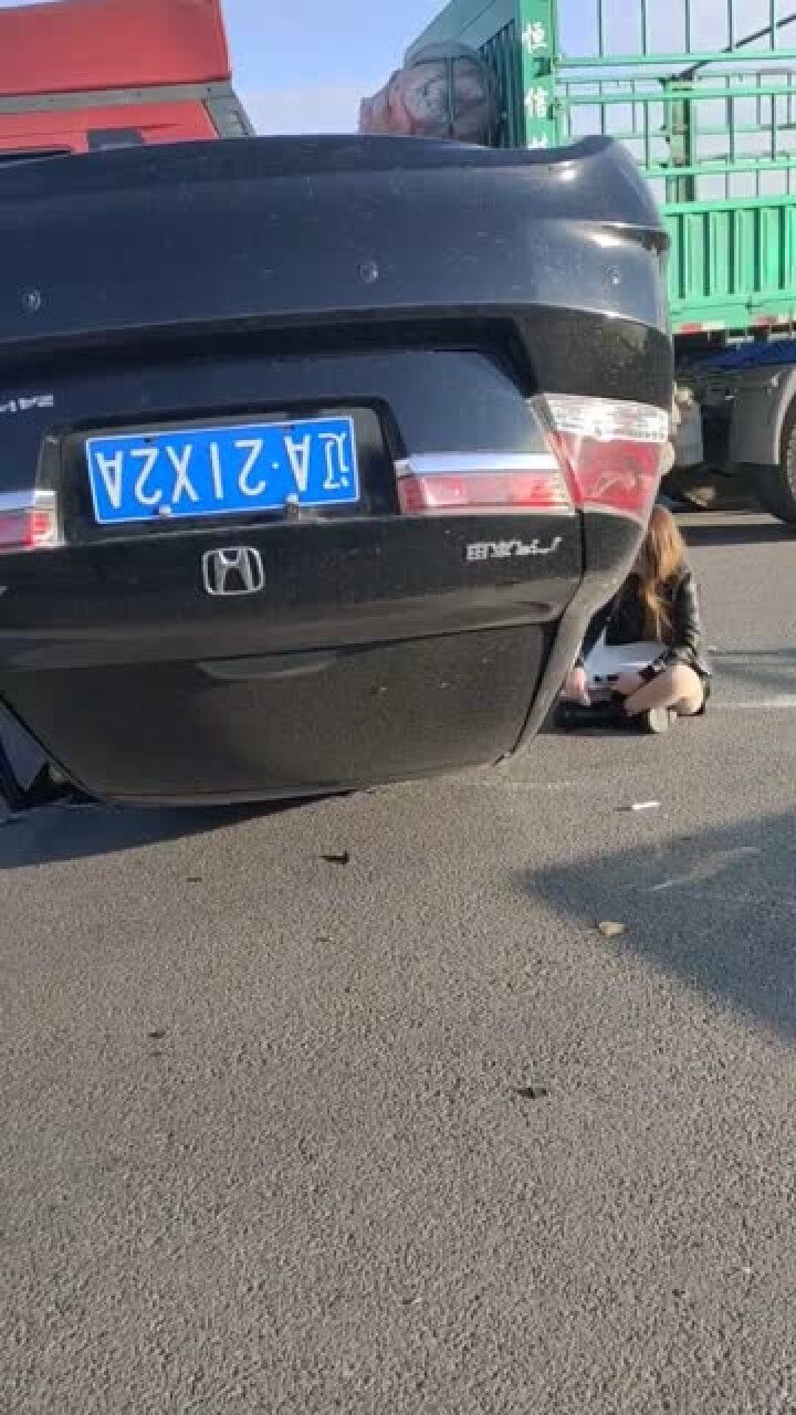 面包渣马路女是什么意思