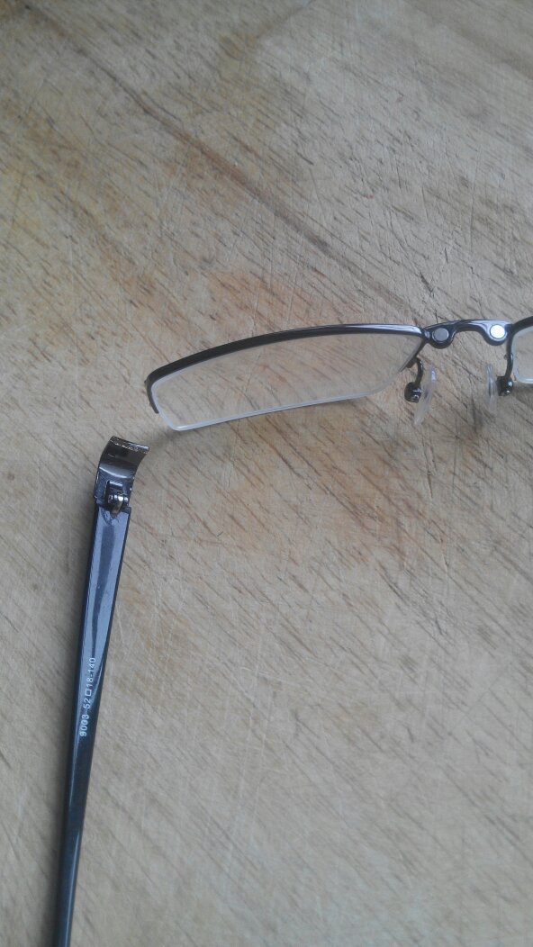 眼镜腿断了还能补救吗