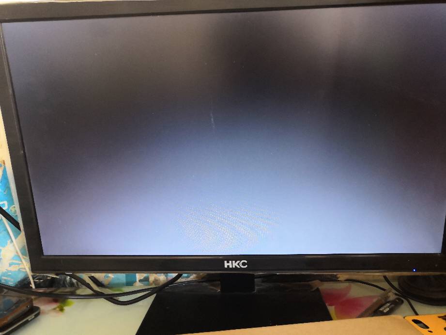 笔记本电脑突然黑屏主机在运行屏幕没显示