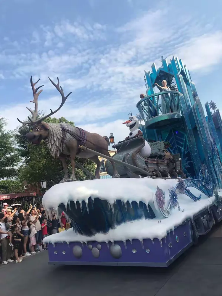 梦见好多人聚集在一起是什么意思