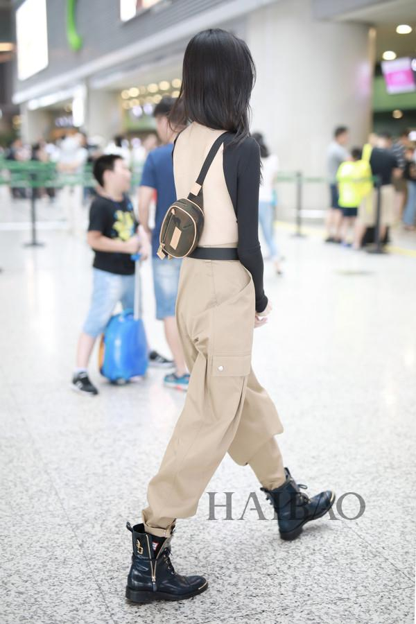 腰包怎么背,腰包怎么背好看