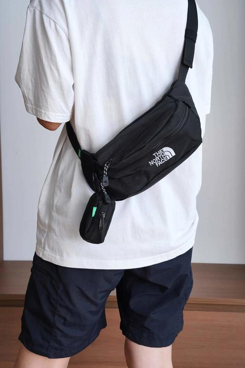 腰包怎么背,腰包怎么背好看