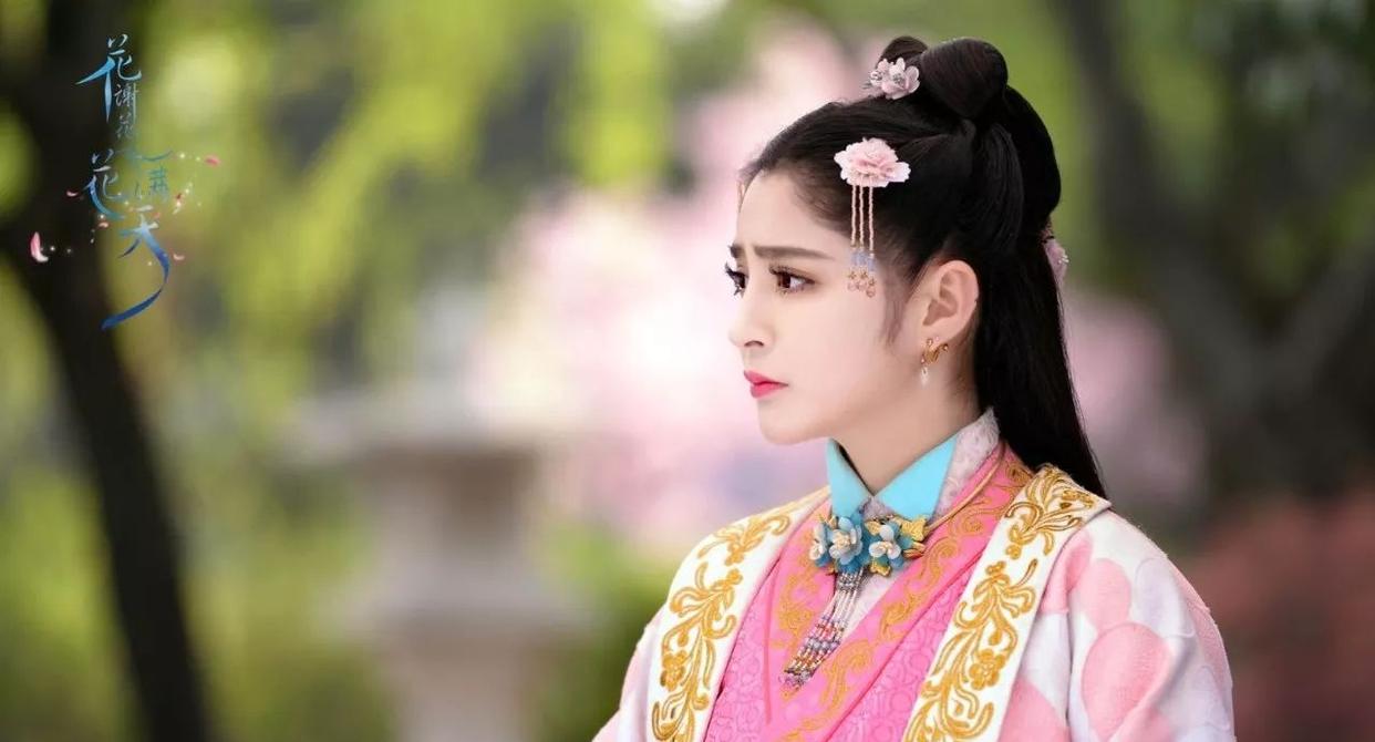 花飞花谢花满天出自那里