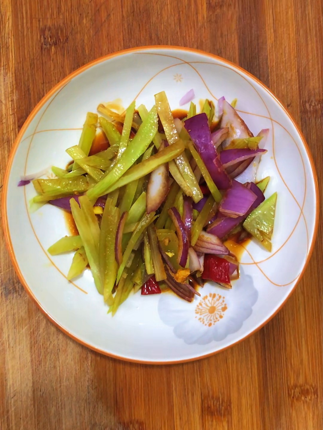 制作凉拌莴笋需要焯水吗