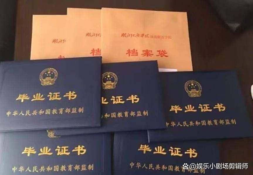 大学毕业证照片底色要求