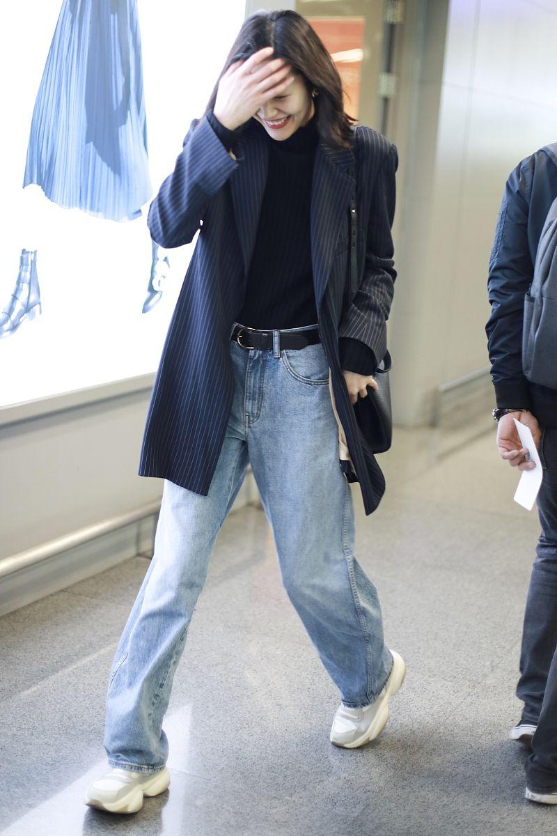 牛仔衣配什么裤子好看？