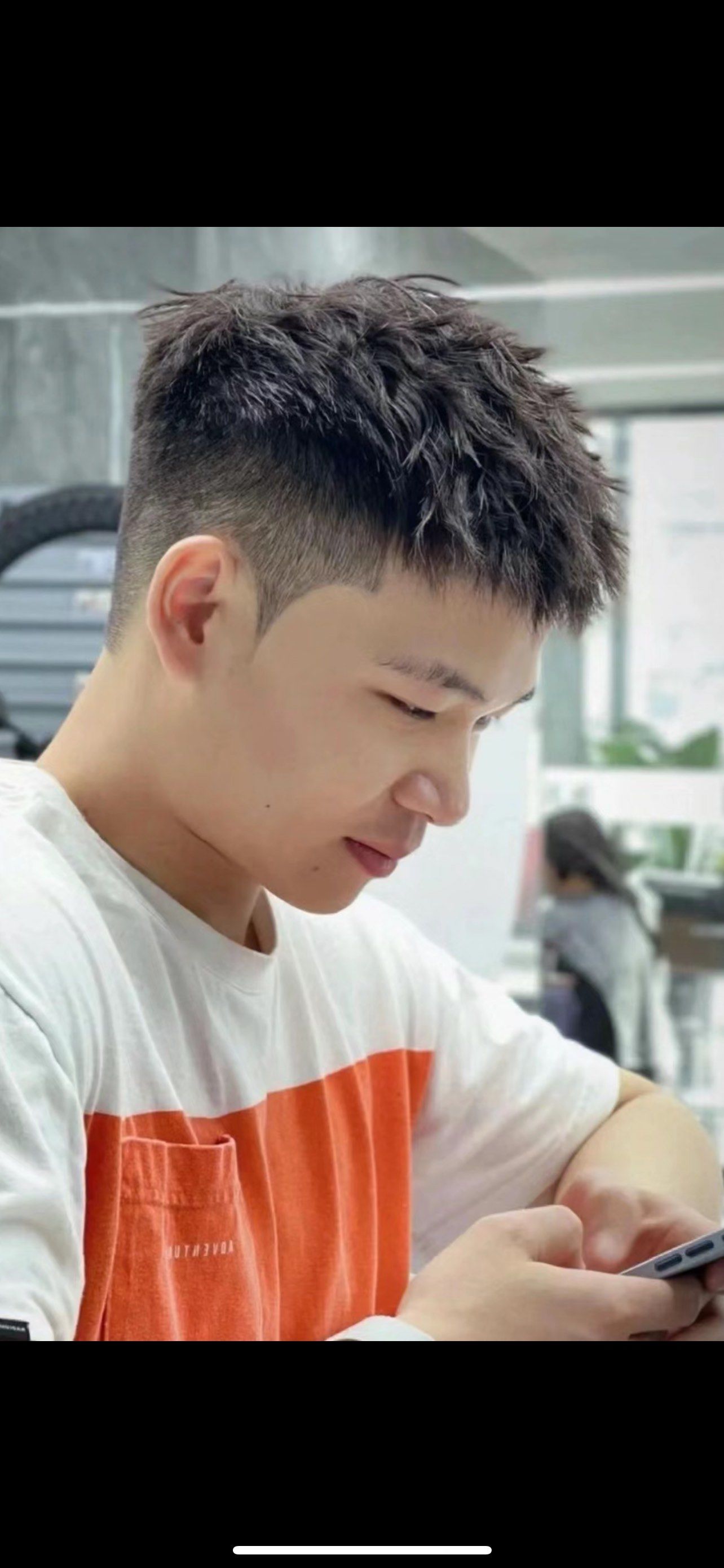 男生自然卷适合什么发型